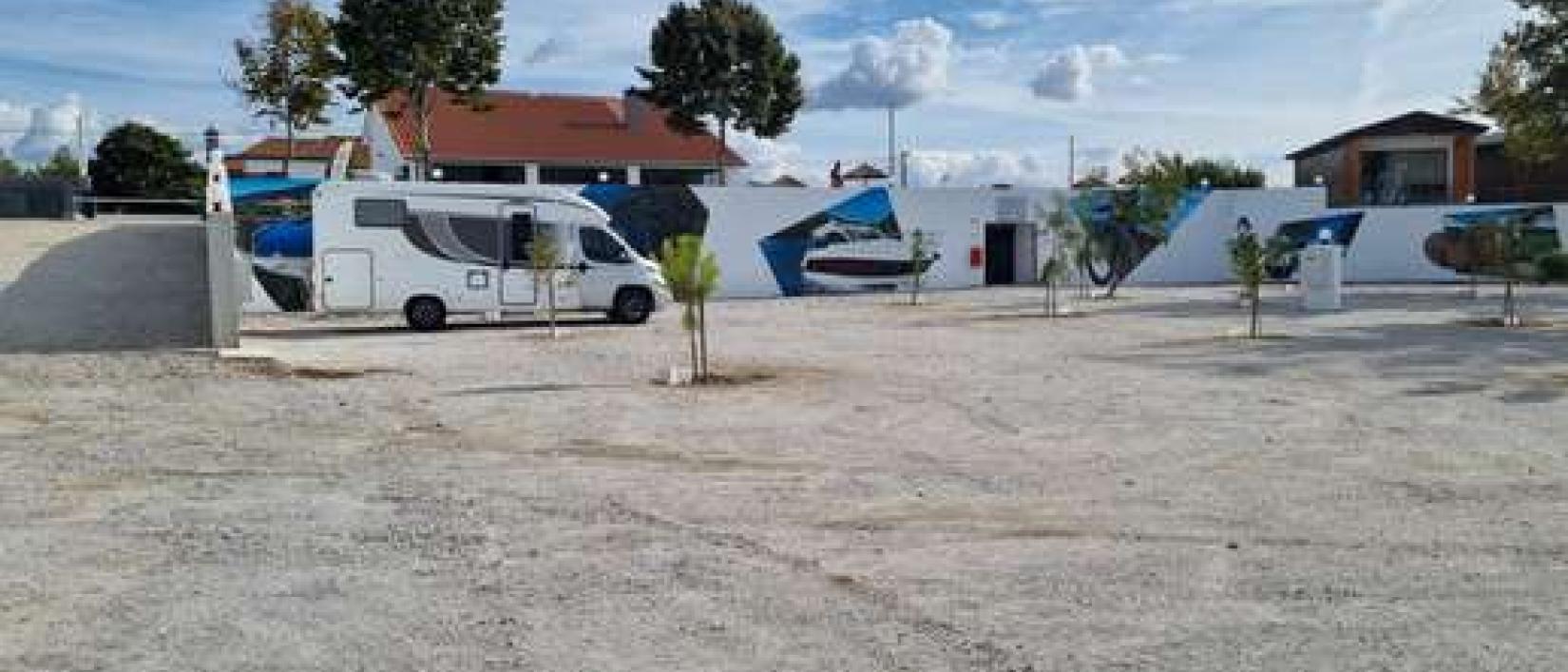 Hoofdfoto School Motorhome Parking