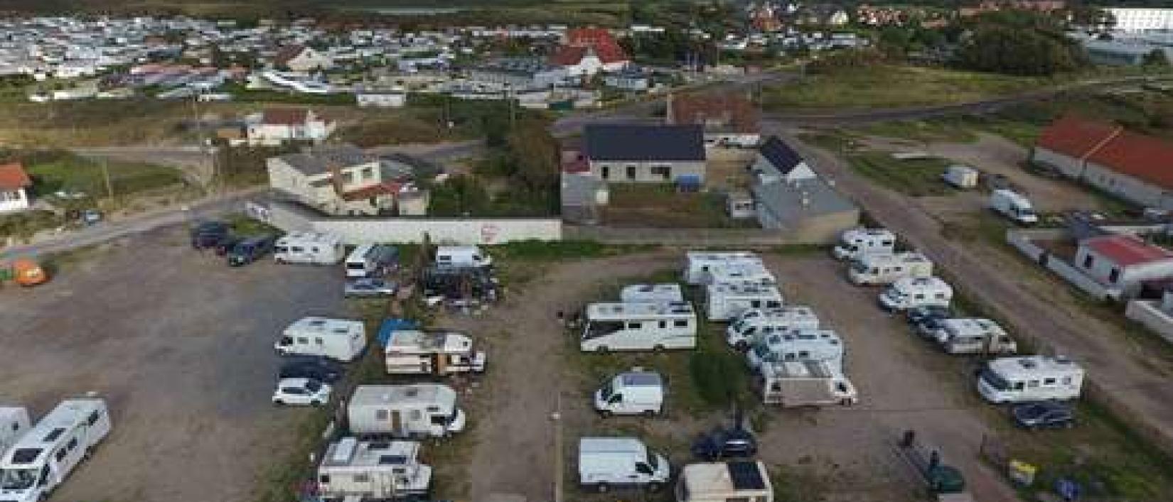 Hoofdfoto Dit is GEEN camperplaats meer, horizontale balk op 2,20m