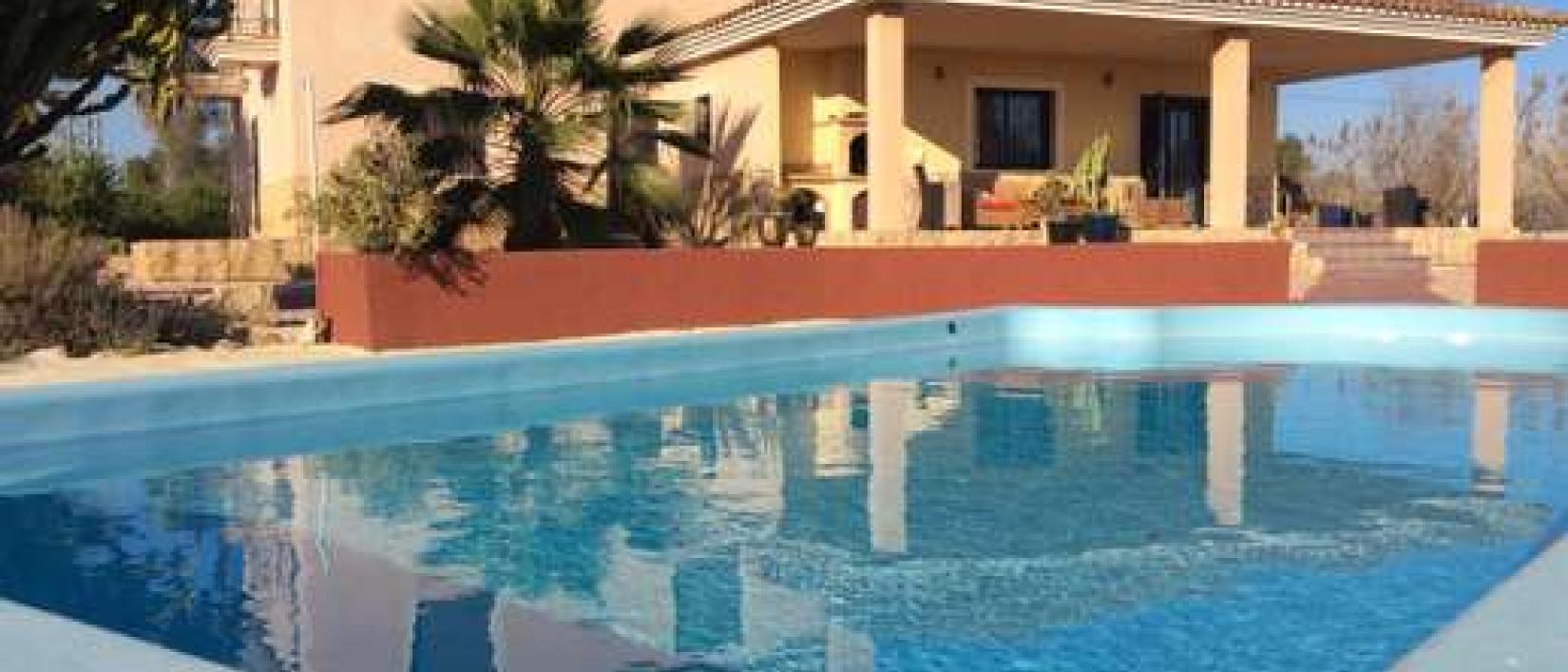 Hoofdfoto Parking Poolvilla Solar
