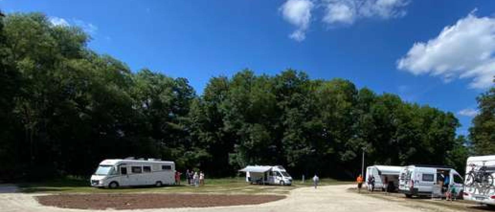 Hoofdfoto Wohnmobilstellplatz „Am Schloss Rosenau"