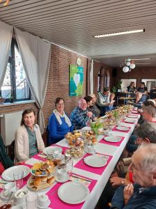 Een mooie lange tafel