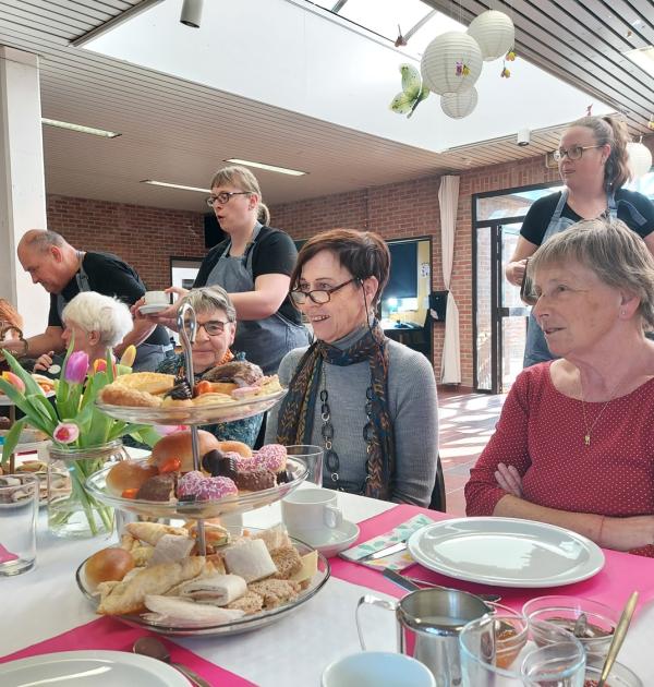 We kwamen niets tekort aan tafel. Zowel de bediening als het eten waren super ! Dikke proficiat aan het hele team !