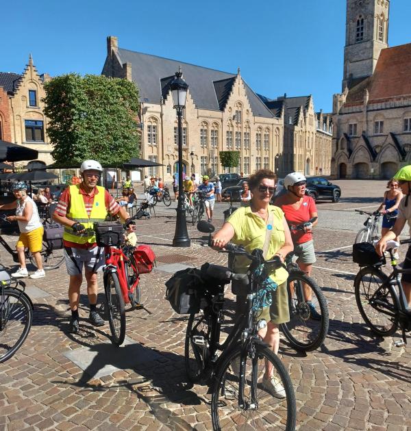 Afsluiting van een perfecte uitstap met een toffe bende . Zeer geslaagde 11 juli fietstocht .