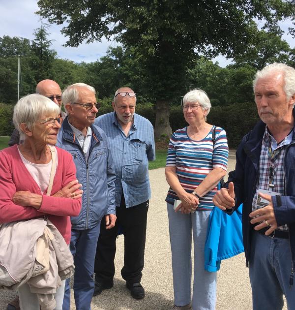Aandachtig luisteren in het park