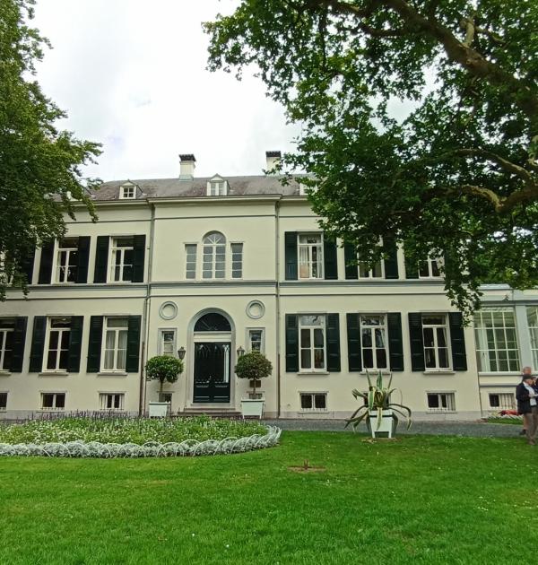 Villa uit 1847 in neo-classicistische stijl