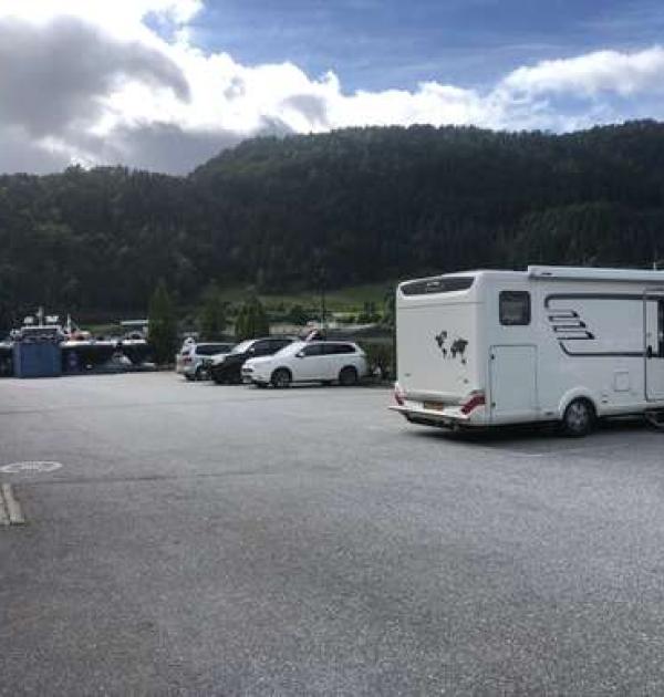 Hoofdfoto Plaats bij haven in Leirvik