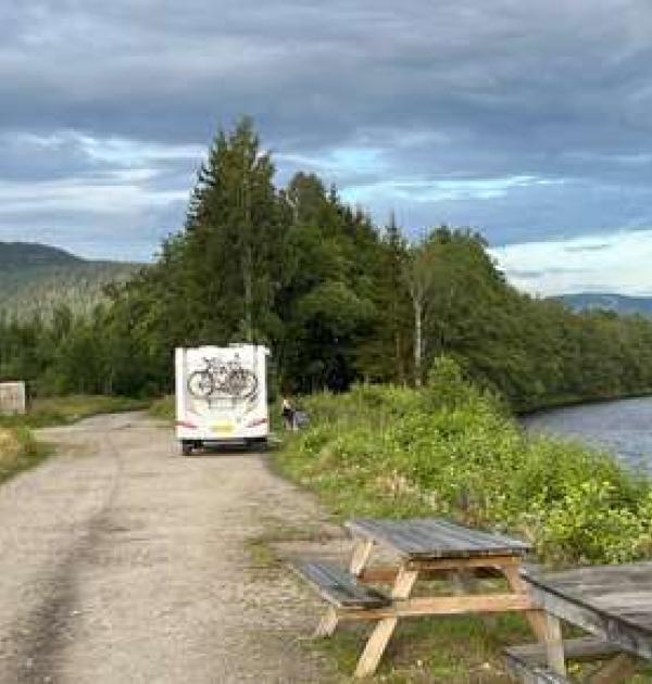 Hoofdfoto Vrije plaatsen aan rivier