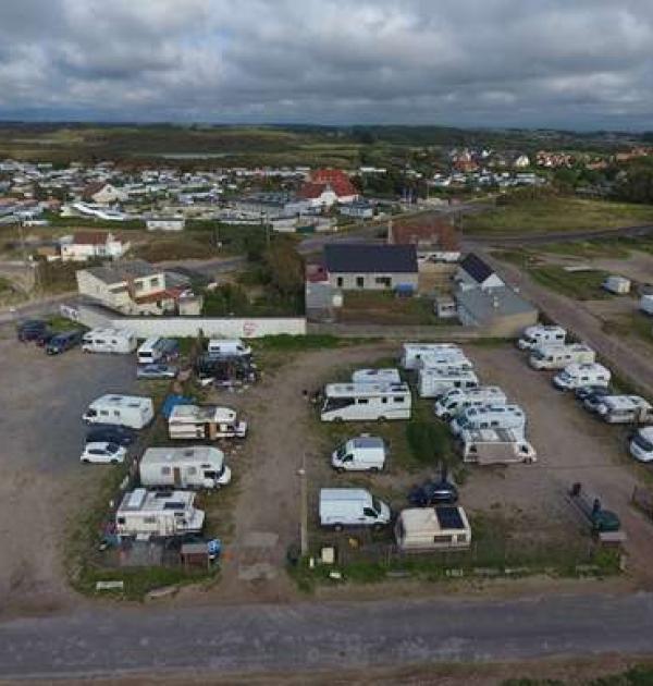 Hoofdfoto Dit is GEEN camperplaats meer, horizontale balk op 2,20m