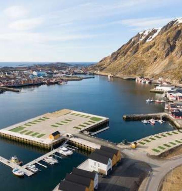 Hoofdfoto Reineholmen Lofoten Bobilcamp