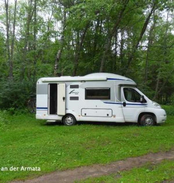 Hoofdfoto Parking  aan de Amata rivier