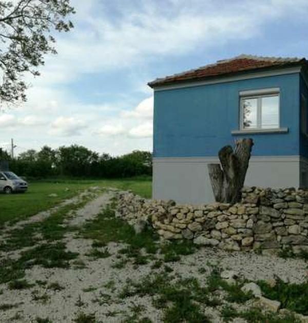 Hoofdfoto Parking Blue House Banovo