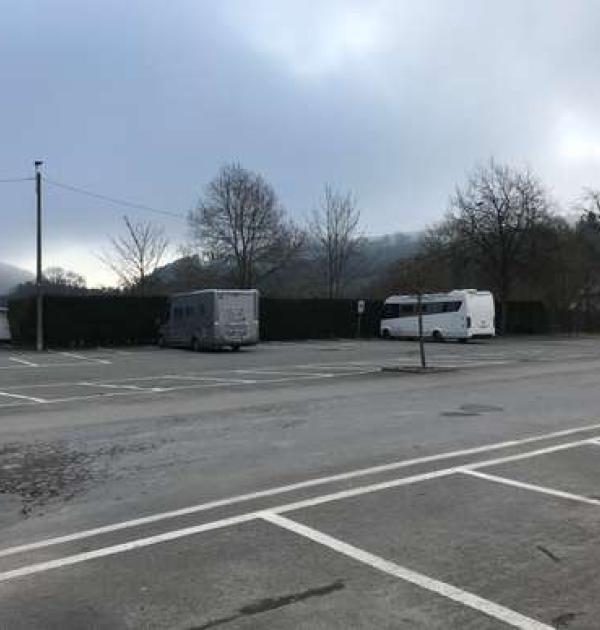 Hoofdfoto Parking bij zwembad