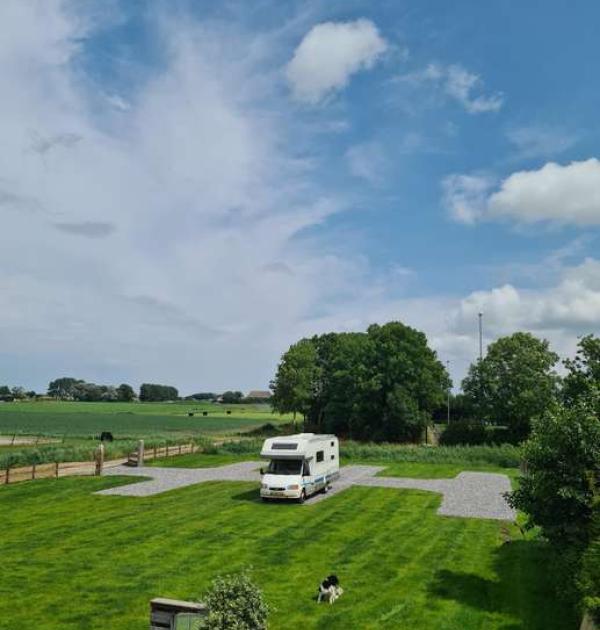 Hoofdfoto Camperplaats "Oer de Wjuk"